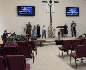 kids at front singing